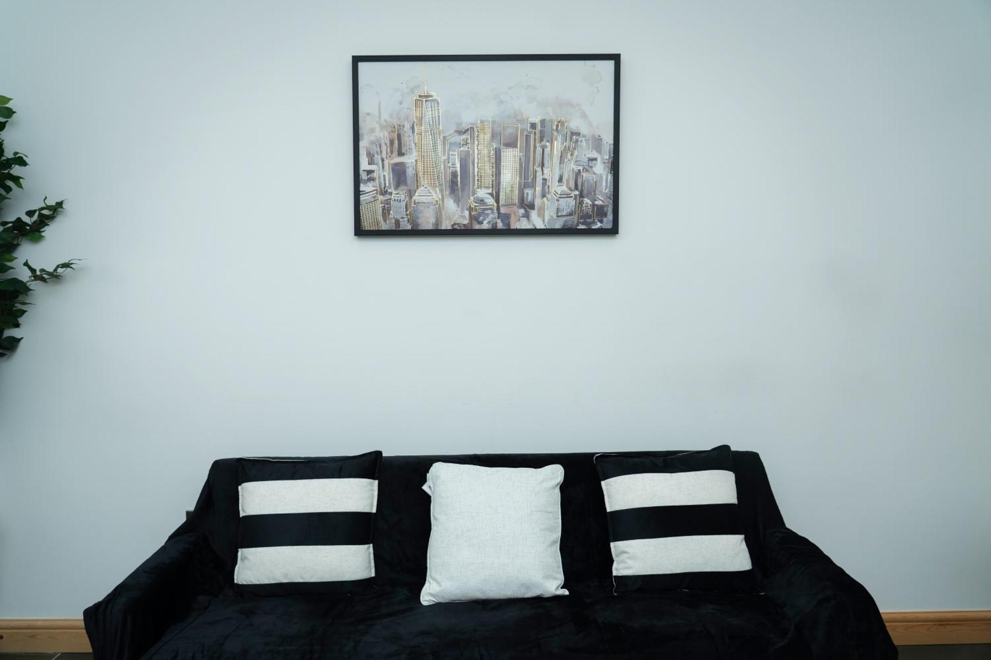 Double 4Feet Bedroom Near Etihad And Coop Live With Free Parking, Shared Kitchen & Bathroom Casa de hóspedes *