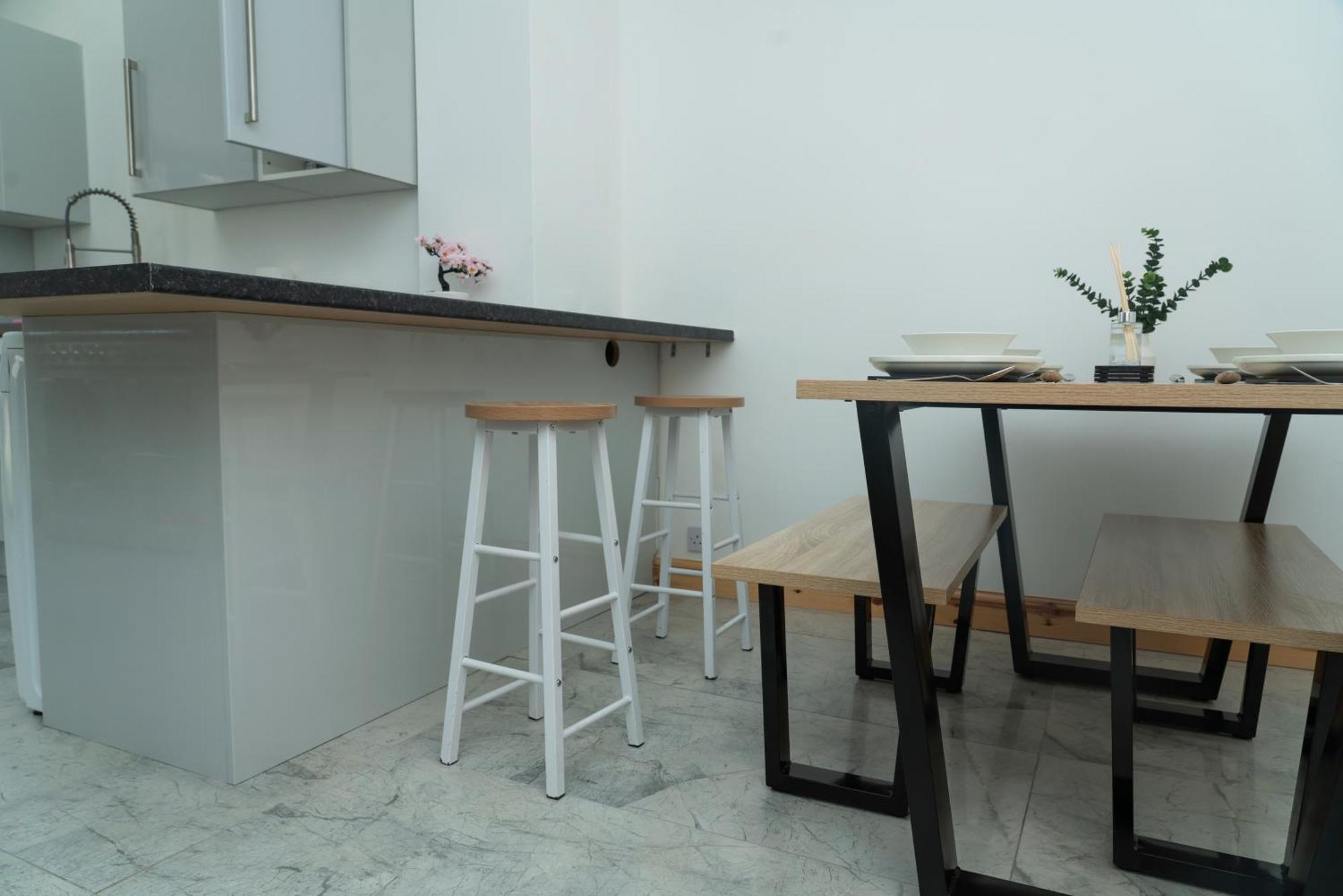 Double Bedroom Near Etihad And Coop Live With Free Parking, Shared Kitchen & Bathroom Guest house Manchester
