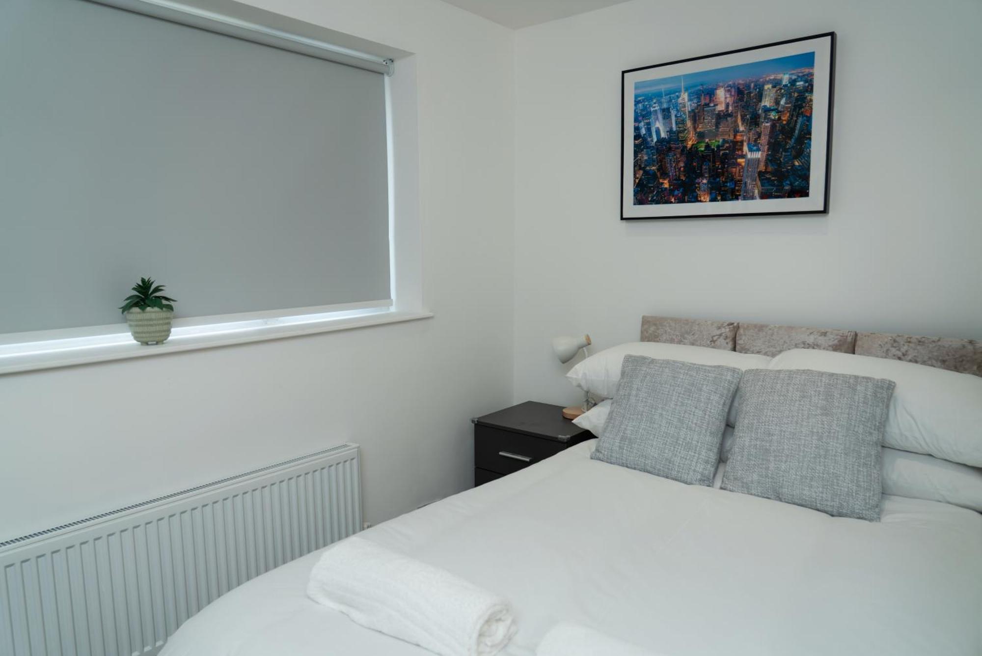 Double Bedroom Near Etihad And Coop Live With Free Parking, Shared Kitchen & Bathroom Manchester