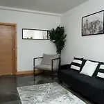 Double Bedroom Near Etihad And Coop Live With Free Parking, Shared Kitchen & Bathroom